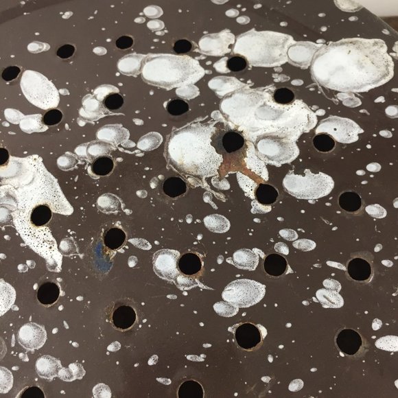 Vintage 1940s Enamelware Colander Speckled Blue & White  Farmhouse Kitchen De - Picture 8 of 8